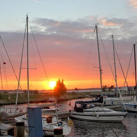 Strandnahe 2-Raum-Ferienwohnung Mit Balkon - Strandhaus Moenchgut Fewo 10 Лобе Екстериор снимка